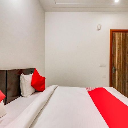 Готель Oyo 71597 The Shivaay Residency Ґурґаон Екстер'єр фото