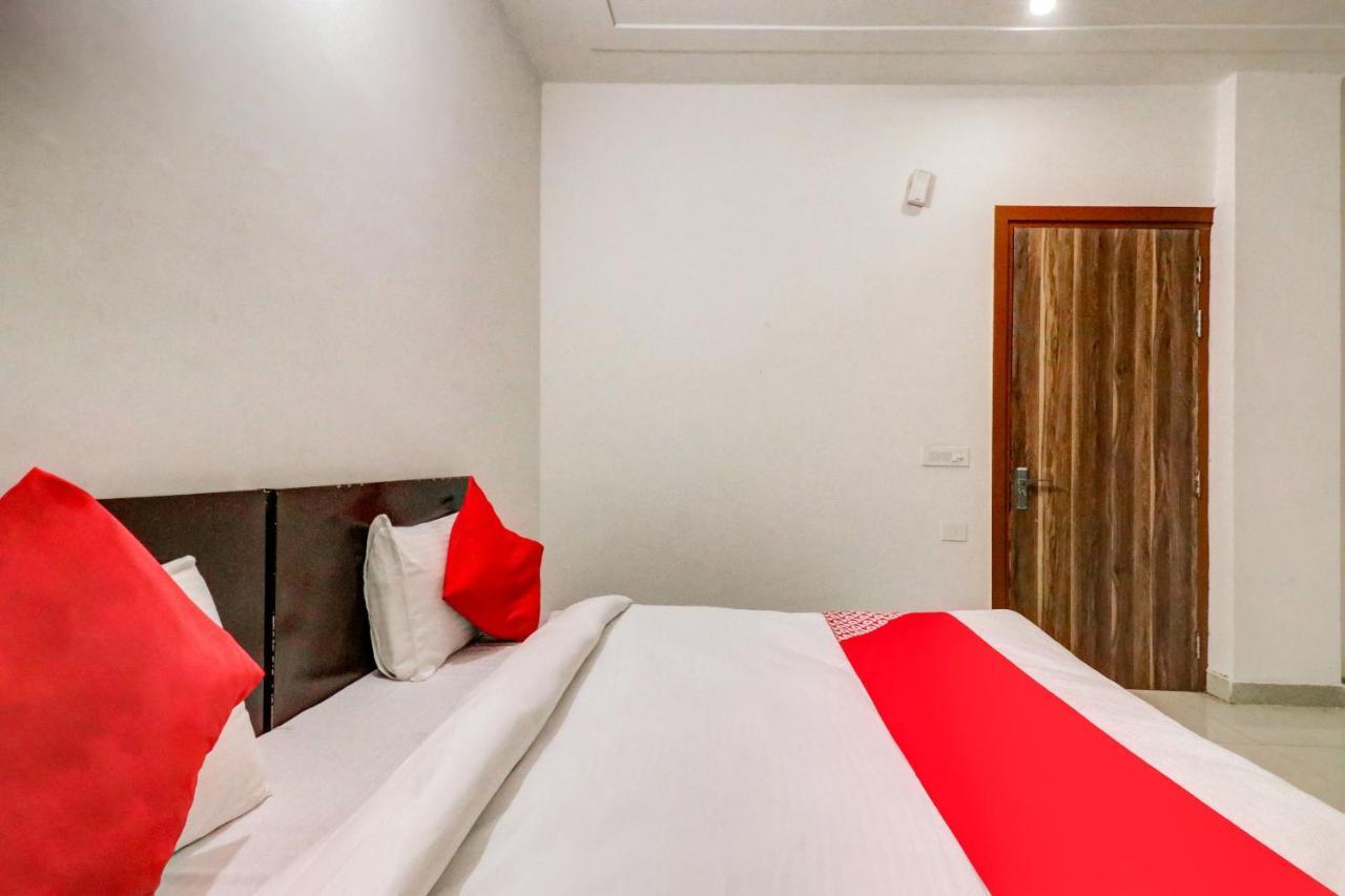 Готель Oyo 71597 The Shivaay Residency Ґурґаон Екстер'єр фото