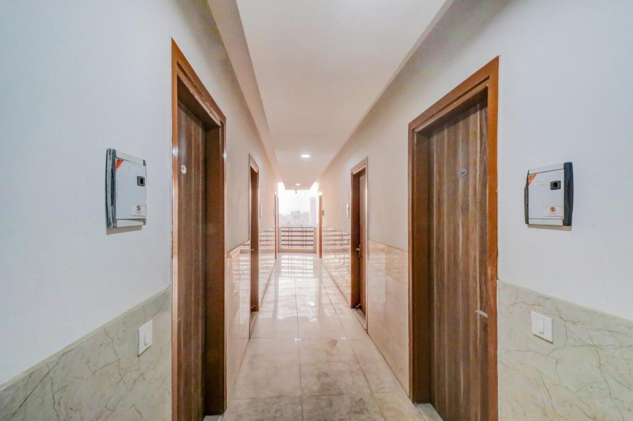 Готель Oyo 71597 The Shivaay Residency Ґурґаон Екстер'єр фото